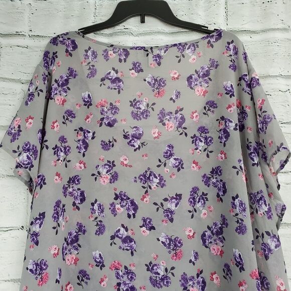 Torrid gray floral Semisheer blouse short sleeved - Picture 4 of 11